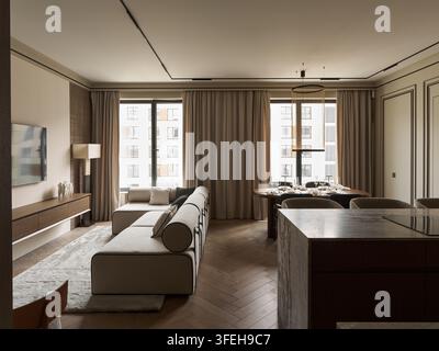 Elegante zona giorno e sala da pranzo open plan Foto Stock