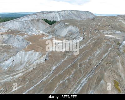 Canada, Thetford Mines, 30-07-2025. Vista aerea delle discariche di sterro (halde) della miniera BC a Thetford Mines, Quebec, dove Critical Minerals inc Foto Stock