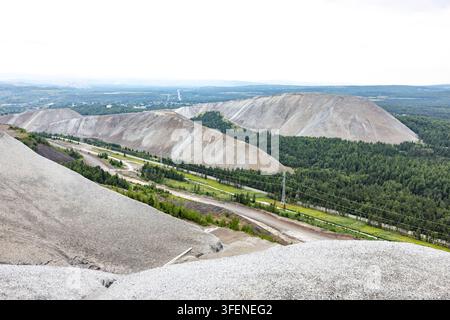 Canada, Thetford Mines, 30-07-2025. Veduta aerea dei cumuli di residui della miniera britannico-canadese a Thetford Mines, Quebec, sito di una decarbonizzazione Foto Stock