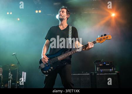 Keanu Reeves dei Dogstar in performance dal vivo sul palco Foto Stock