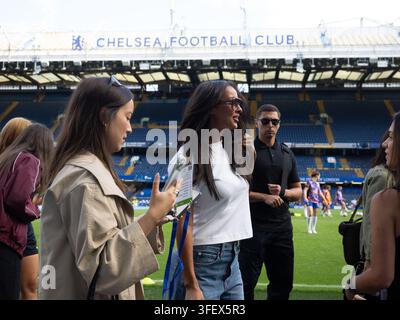 Londra, Regno Unito. 5 settembre 2026. Maya Jama prima della partita della Women’s Super League allo Stamford Bridge. Data della foto: sabato 11 aprile 2026. Foto PA. Credito: Marcin Calak/Alamy Live News Foto Stock