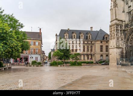 Impressione di Troyes, un comune e la capitale del dipartimento di Aube nella regione Grand Est della Francia nord-orientale. Foto Stock