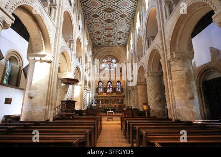 La chiesa sopravvissuta a Waltham Abbey, dove si trova la pietra commemorativa dei re Harold, ucciso nella battaglia di Hastings nel 1066, nell'Essex, Regno Unito. Foto Stock