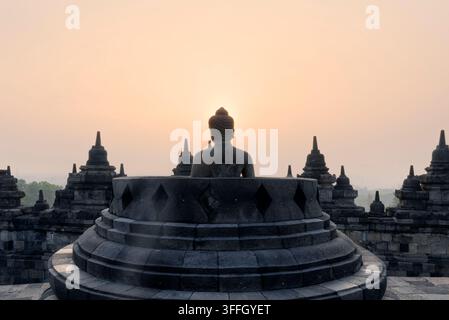 Tempio Borobudur a Yogyakarta, Giava Indonesia. Il Tempio di Borobudur è uno dei templi più visitati in Indonesia. Foto Stock