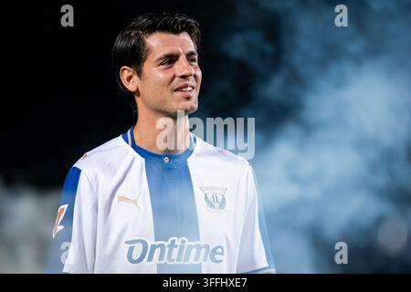 Álvaro Morata alla presentazione come nuovo giocatore del CD Leganés. Álvaro Morata durante la sua presentazione come nuovo giocatore del CD Leganés all'Estadio Ontime Butarque il Augu Foto Stock