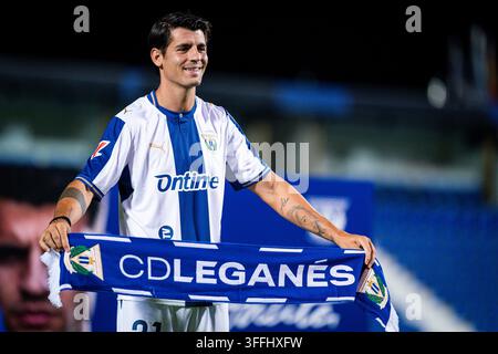 Álvaro Morata alla presentazione come nuovo giocatore del CD Leganés. Álvaro Morata durante la sua presentazione come nuovo giocatore del CD Leganés all'Estadio Ontime Butarque il Augu Foto Stock