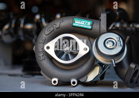 Kemptthal, Zurigo, Svizzera, 6 settembre 2026. Vista frontale primo piano di un turbocompressore di prestazioni aftermarket HKS GT III che mostra la ruota del compressore Foto Stock