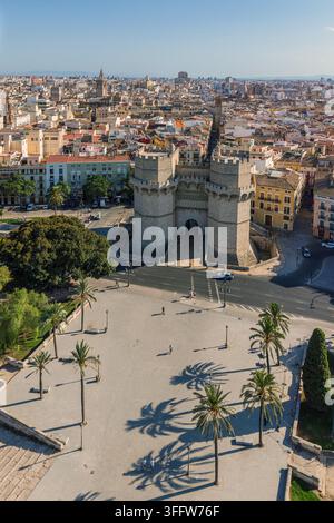 Vista panoramica delle torri dei Serranos e del centro storico, Valencia, Comunità Valenzana, Spagna Foto Stock
