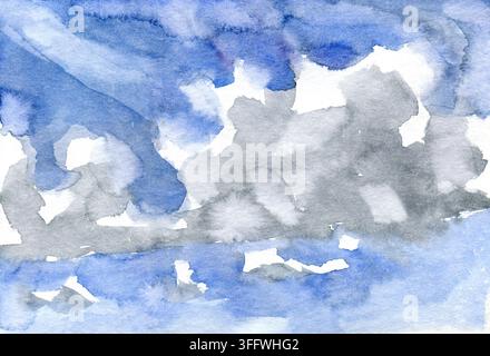 Acquerello di un cielo blu drammatico con soffici nuvole grigie e bianche Foto Stock