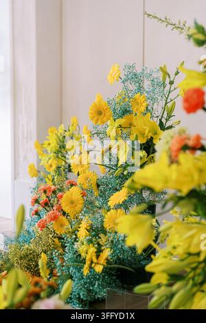 Arrangiamento floreale colorato agli Archive Studios Toronto Foto Stock