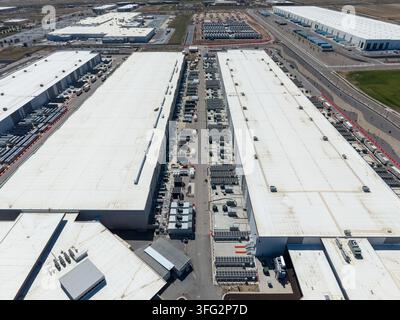 Veduta aerea di un'enorme infrastruttura moderna di data center Foto Stock