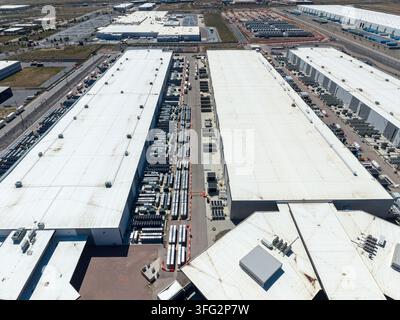 Veduta aerea di un'enorme infrastruttura moderna di data center Foto Stock