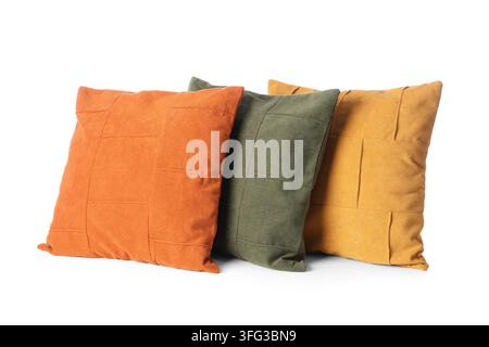 Design di interni e decorazione della casa, tre cuscini decorativi nei colori autunnali per il comfort del soggiorno e uno stile accogliente della casa isolato Foto Stock