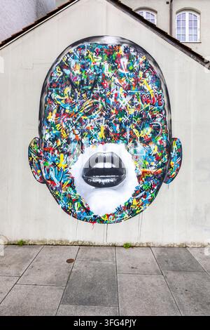 Arte di strada sul lato di un edificio a Stavanger, Norvegia. Foto Stock