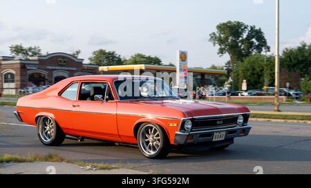 ROYAL OAK, MI/USA - 12 AGOSTO 2026: Una Chevrolet Nova SS di terza generazione sulla rotta del Woodward Dream Cruise, vicino a Detroit, Michigan. Foto Stock