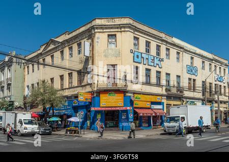 Strada nel centro della città portuale cilena di Valparaíso Foto Stock