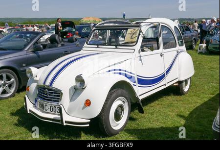 Citroen 2cv anatra alla mostra di auto d'epoca di Budakeszi 2025 Foto Stock
