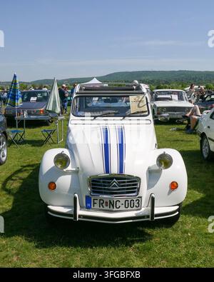 Citroen 2cv anatra alla mostra di auto d'epoca di Budakeszi 2025 Foto Stock