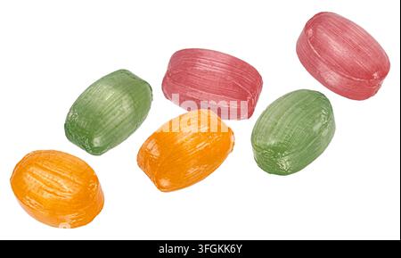 Caramelle Bonbons isolate su sfondo bianco con profondità di campo totale Foto Stock