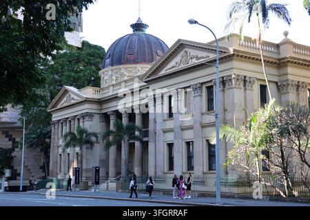 La facciata storica in arenaria e la cupola in rame del Customs House nel CBD di Brisbane, Queensland, Australia Foto Stock