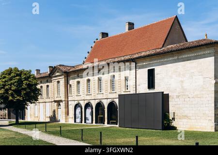 Saint Emilion, Francia - 11 luglio 2026: Logis de Malet storico e il suo complesso museale restaurato a Saint Emilion Foto Stock