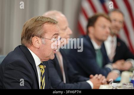 Arlington, USA. 15 set, 2026. Boris Pistorius (a sinistra, SPD), Ministro federale della Difesa, partecipa a un incontro con il suo omologo statunitense, Hegseth, al Pentagono. Credit: Kay Nietfeld/dpa/Alamy Live News Foto Stock