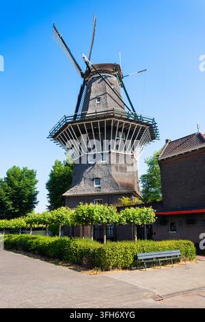Lo storico mulino a vento De Gooyer nella città di Amsterdam, Paesi Bassi Foto Stock