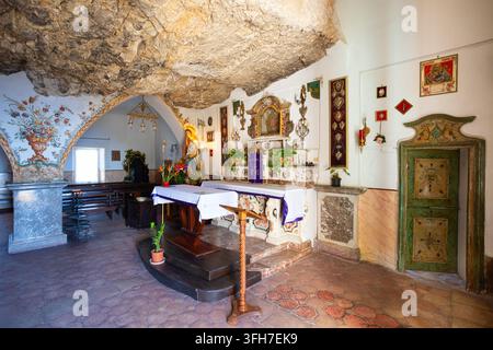 Taormina, Italia - 27 marzo 2023: Chiesa di nostra Signora della roccia o Chiesa interna della Madonna della Rocca, situata nella città di Taormina, Sicilia isola i Foto Stock