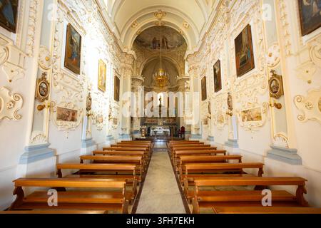 Taormina, Italia - 27 marzo 2023: Interno della Chiesa di San Giuseppe, si trova nella piazza principale di Piazza IX aprile a Taormina Foto Stock