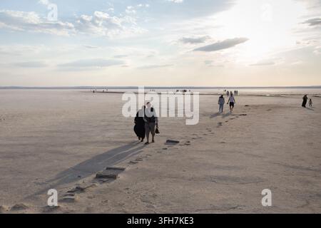 14 settembre 2026: Ankara, Turchia, 14 settembre 2026: Scene dal Lago Salato, il Tuz Golu turco, offrono una veduta del secondo lago più grande della Turchia e di una delle sue zone umide più critiche, situato all’incrocio delle province di Ankara, Konya e Aksaray nell’Anatolia centrale. Questa meraviglia naturale soddisfa più del 70% dei bisogni di sale del paese. (Credito immagine: © Tolga Ildun/ZUMA Press Wire) USO EDITORIALE SOLO! Non per USO COMMERCIALE! Foto Stock