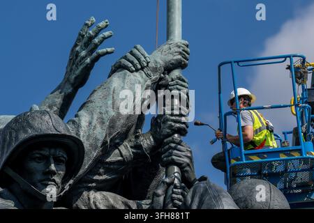 Arlington, Virginia, USA. 15 set, 2026. Le squadre del National Park Service stanno lavorando al Memoriale del Corpo dei Marines di Iwo Jima ad Arlington. (Credit Image: © Andrew Leyden/ZUMA Press Wire) USO EDITORIALE SOLO! Non per USO COMMERCIALE! Foto Stock