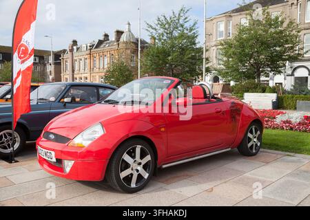 Ford Street KA del 2004 a una mostra di auto classiche, Helensburgh, Scozia. Foto Stock