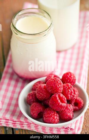 Yogurt alla frutta in vasetto Foto Stock