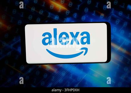 Stoccarda, Germania - 09-10-2026: In questa illustrazione fotografica, il logo della tecnologia di assistenza virtuale Amazon Alexa è visualizzato su uno smartphone Foto Stock