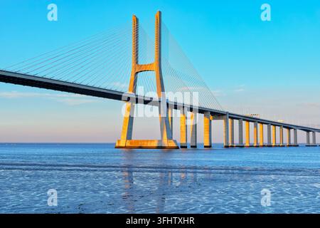 Ponte Vasco Da Gama, il ponte più lungo d'Europa, Lisbona, Portogallo Foto Stock