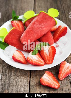 In casa gelato alla fragola Foto Stock