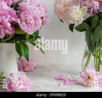 Bellissimo bouquet di fiori: peonie rosa Foto Stock