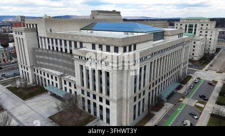 Edifici del governo degli Stati Uniti. Ripresa aerea stabilizzante di uffici americani nella città di Harrisburg, Pennsylvania. Foto Stock