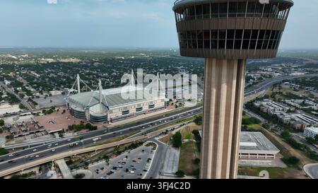 San Antonio Texas. Vista aerea ascendente del Centro Congressi e della Torre delle Americhe. Foto Stock