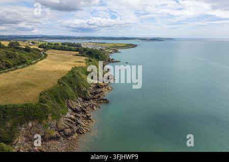 Vista aerea che guarda approssimativamente verso est della costa di Wigtown Bay, verso Auchenlarie Beach, Dumfries e Galloway, Scozia. Foto Stock