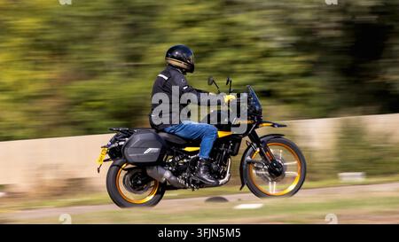 Milton Keynes; Regno Unito - 20 settembre 2026:    Moto avventura Royal Enfield Himalayan 450 Foto Stock