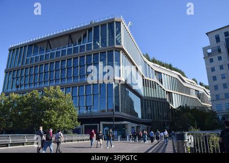 Londra, Regno Unito. 21 set, 2026. Vista generale del Binario 37, la nuova sede centrale di Google su King’s Boulevard a King’s Cross. Credit: SOPA Images Limited/Alamy Live News Foto Stock