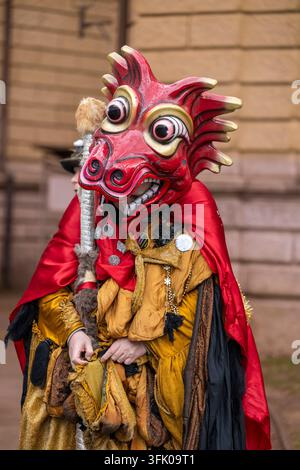 Maschera di drago, Carnevale di Lucerna, Sfilata della gilda di Guedismontag, Parata del Lunedì di Rose, Lucerna, Canton Lucerna, Svizzera Foto Stock