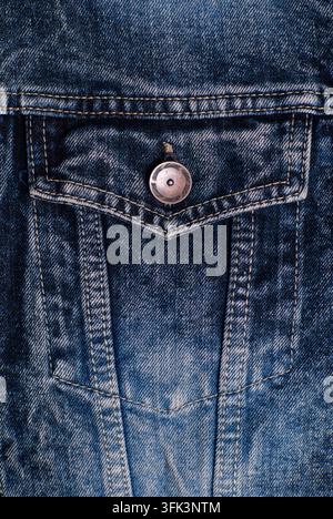 Primo piano della tasca di jeans blu Foto Stock