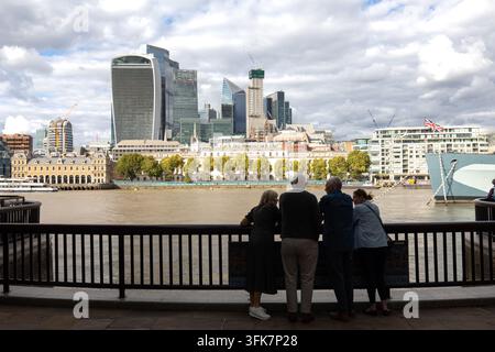 La barca Thames Rocket, Londra Foto Stock