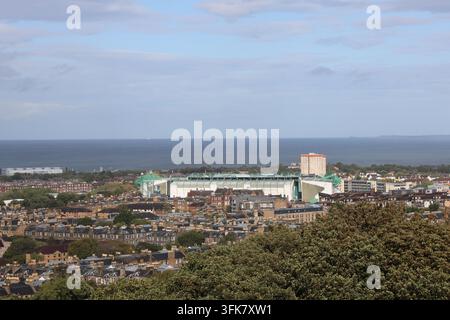 Vista elevata dello stadio Easter Road dell'Hibernian FC Edimburgo Scozia settembre 2026 Foto Stock