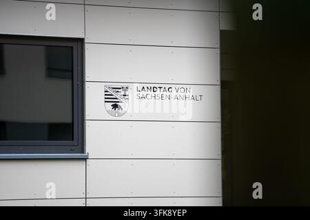 Immagine simbolica: Landtag della Sassonia-Anhalt dopo le elezioni, 07.09.2026 L'edificio del parlamento in Piazza del Duomo a Magdeburgo. Durante la votazione del 6 settembre 2026 è stata determinata la composizione della 9a legislatura. Secondo i risultati ufficiali preliminari, l'AfD è diventata la forza più forte con il 43,8 percento dei voti. Foto: DZBA/Jonas Lohrmann Foto Stock