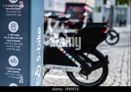 Immagine tematica S-Bike Salisburgo. S-Bike è il nuovo sistema di sharing di e-bike per Salisburgo. Completa il trasporto pubblico ed è adatto per brevi viaggi e viaggi flessibili all'interno della città di Salisburgo. 20.09.2026. // Immagine promozionale per S-Bike Salisburgo. S-Bike è il nuovo sistema di sharing di e-bike per Salisburgo. Completa il trasporto pubblico ed è adatto per brevi viaggi e viaggi flessibili all'interno della città di Salisburgo. 20 settembre 2026. Foto Stock