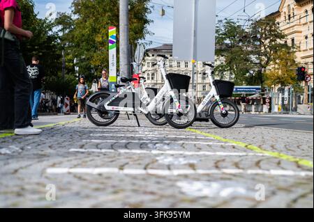 Immagine tematica S-Bike Salisburgo. S-Bike è il nuovo sistema di sharing di e-bike per Salisburgo. Completa il trasporto pubblico ed è adatto per brevi viaggi e viaggi flessibili all'interno della città di Salisburgo. 20.09.2026. // Immagine promozionale per S-Bike Salisburgo. S-Bike è il nuovo sistema di sharing di e-bike per Salisburgo. Completa il trasporto pubblico ed è adatto per brevi viaggi e viaggi flessibili all'interno della città di Salisburgo. 20 settembre 2026. Foto Stock
