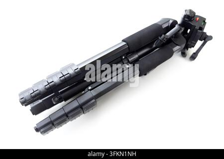 Treppiede nero per fotocamera piegato e isolato su sfondo bianco Foto Stock